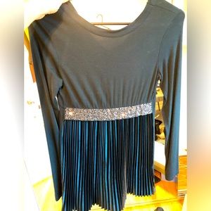 Dressy long sleeves shirt. Top is stretchy, bottom is pleated.